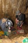 příprava na výstup do komína v Horním patře, jeskyně Dagmar