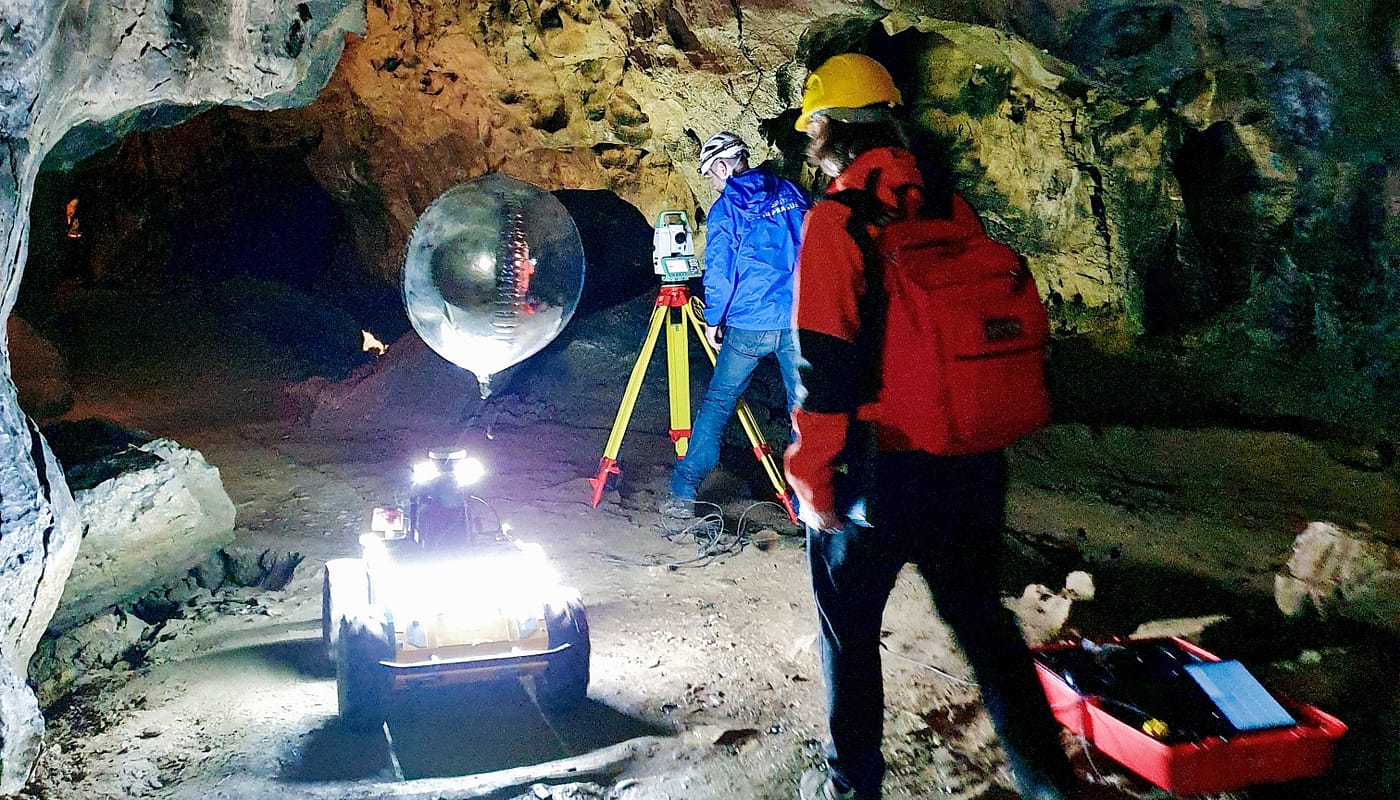 Roboti ČVUT v jeskyni Býčí skála