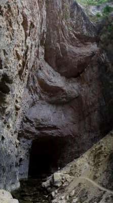 Portál jeskyně Grotte de Bournillon