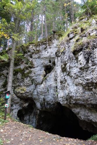 vchod do Stanišovské jeskyně (foto Pěkná)
