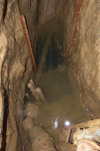 vodní hladina v Propasti II, jeskyně Dagmar (foto Šlimec)