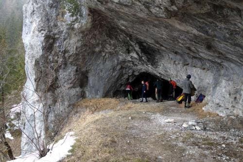 Portál do jeskyně v Sokole