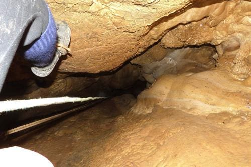 sintrové náteky, komín v Horním patře, jeskyně Dagmar