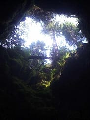 v propadlině jeskyně Barsa