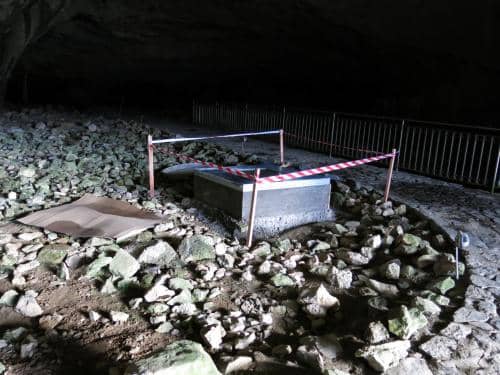 nová uzávěra na Křížových jeskyních